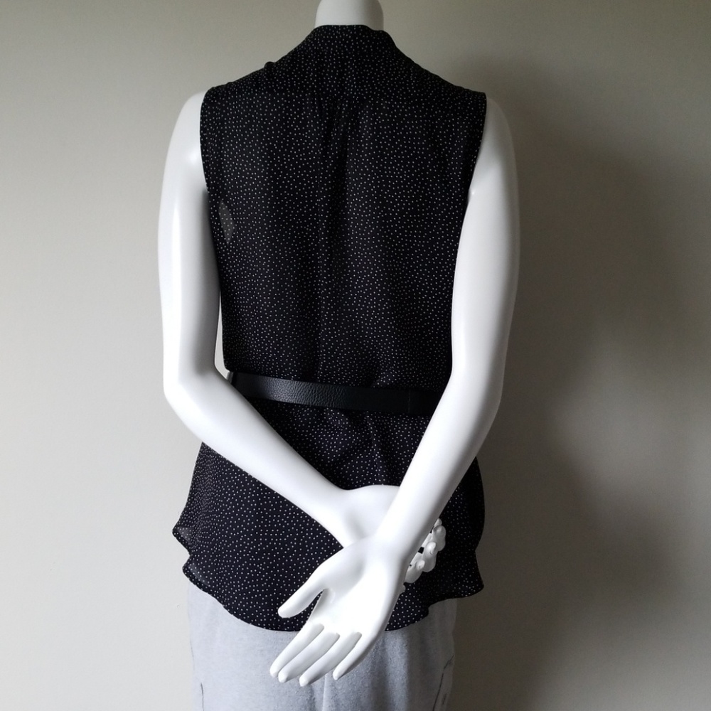 Sleeves Less Black & White Blouse - Size Large - Picture 4 of 8